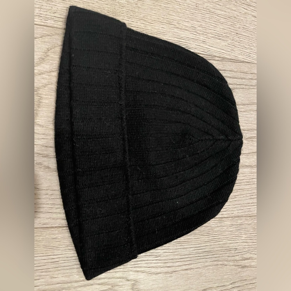 Black Ribbed Cashmere Knit Beanie